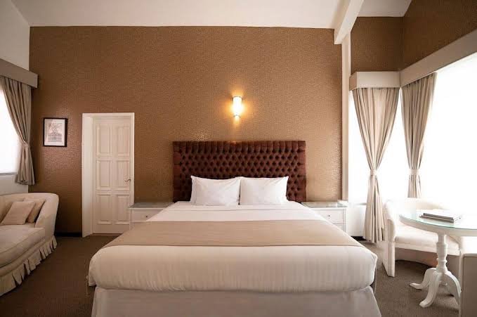 Cozy Valley Room